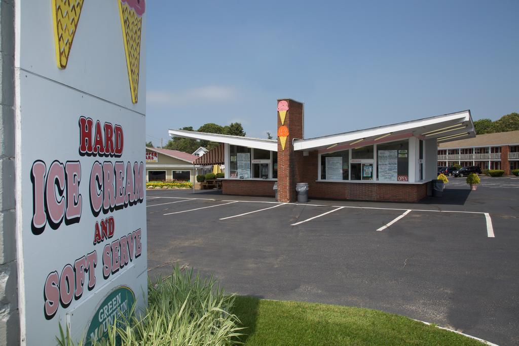 Holiday Hill Inn & Suites Dennisport Esterno foto