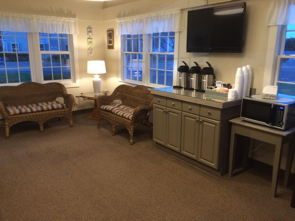 Holiday Hill Inn & Suites Dennisport Esterno foto