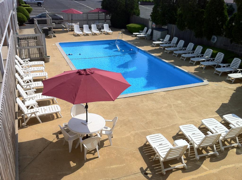 Holiday Hill Inn & Suites Dennisport Esterno foto