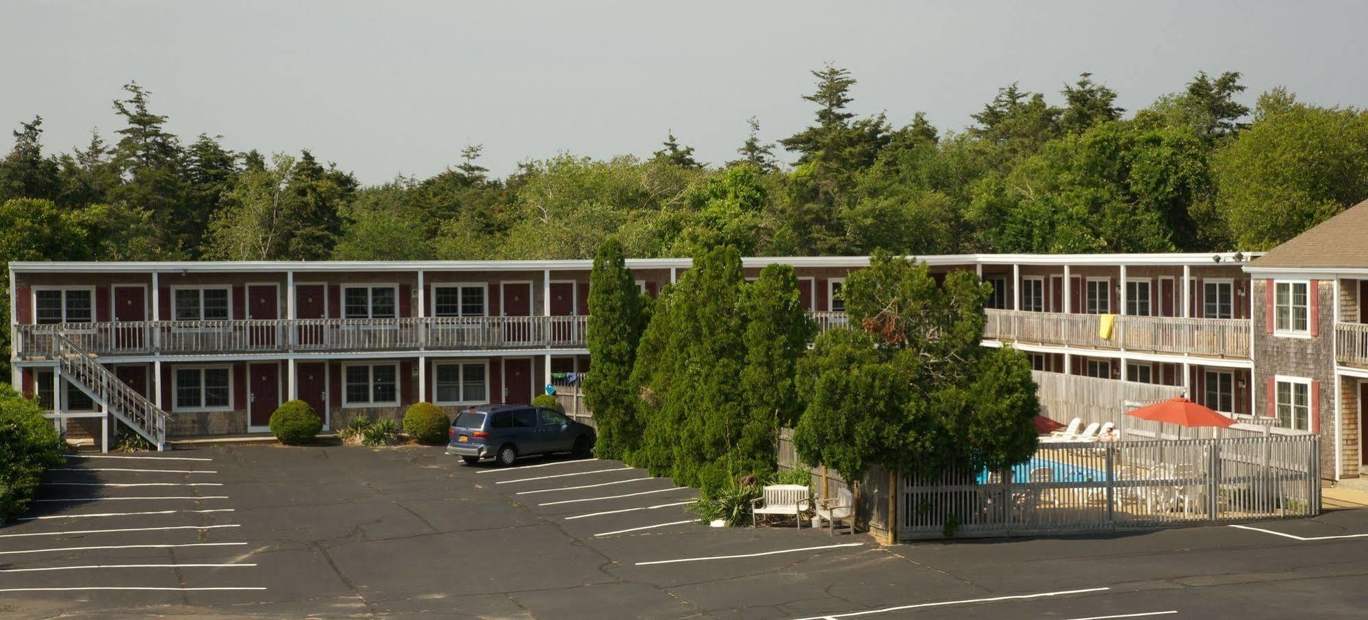 Holiday Hill Inn & Suites Dennisport Esterno foto