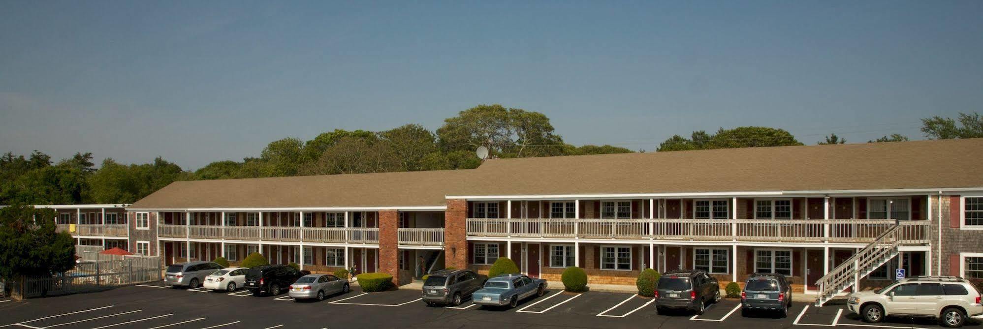 Holiday Hill Inn & Suites Dennisport Esterno foto