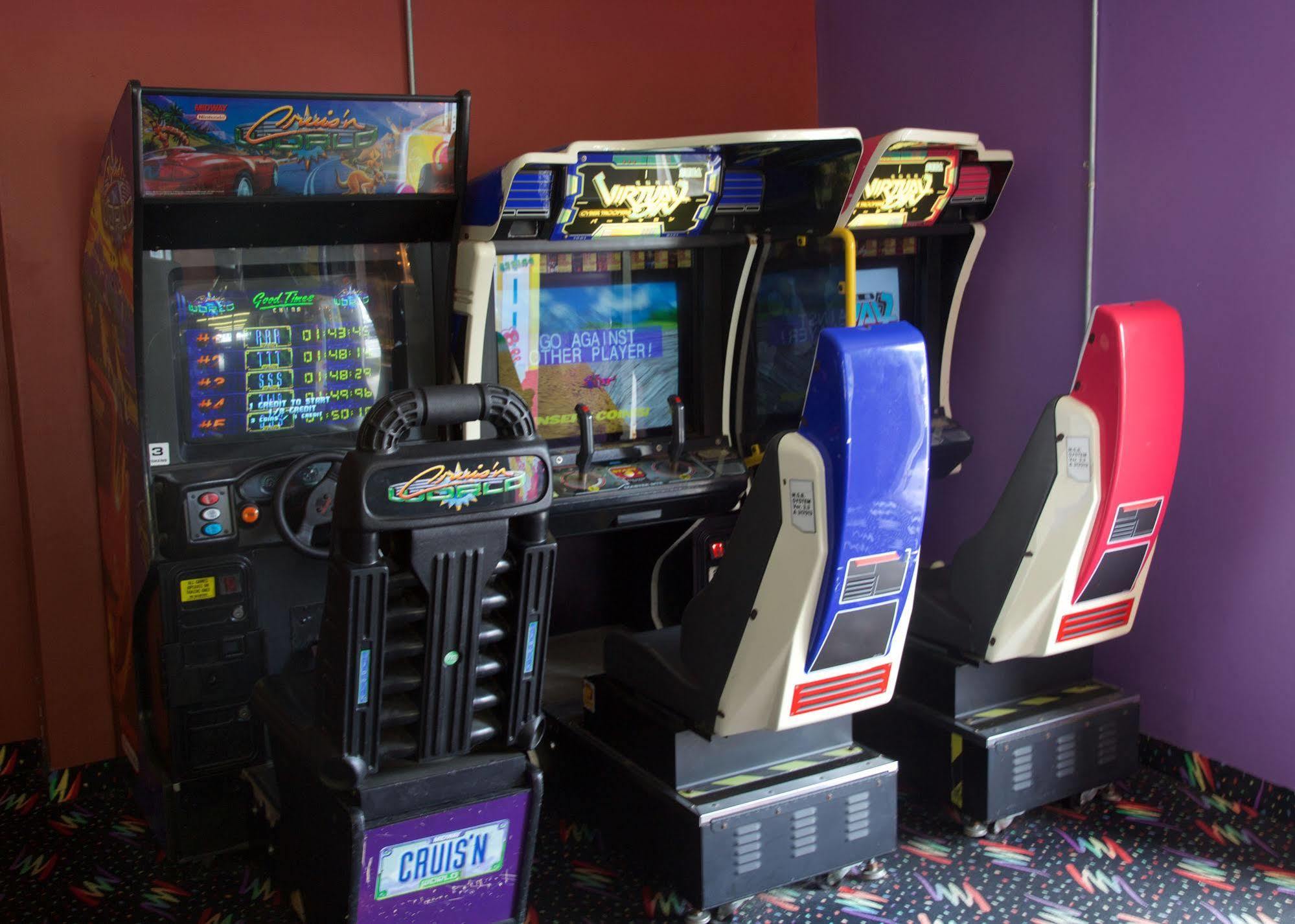 Holiday Hill Inn & Suites Dennisport Esterno foto
