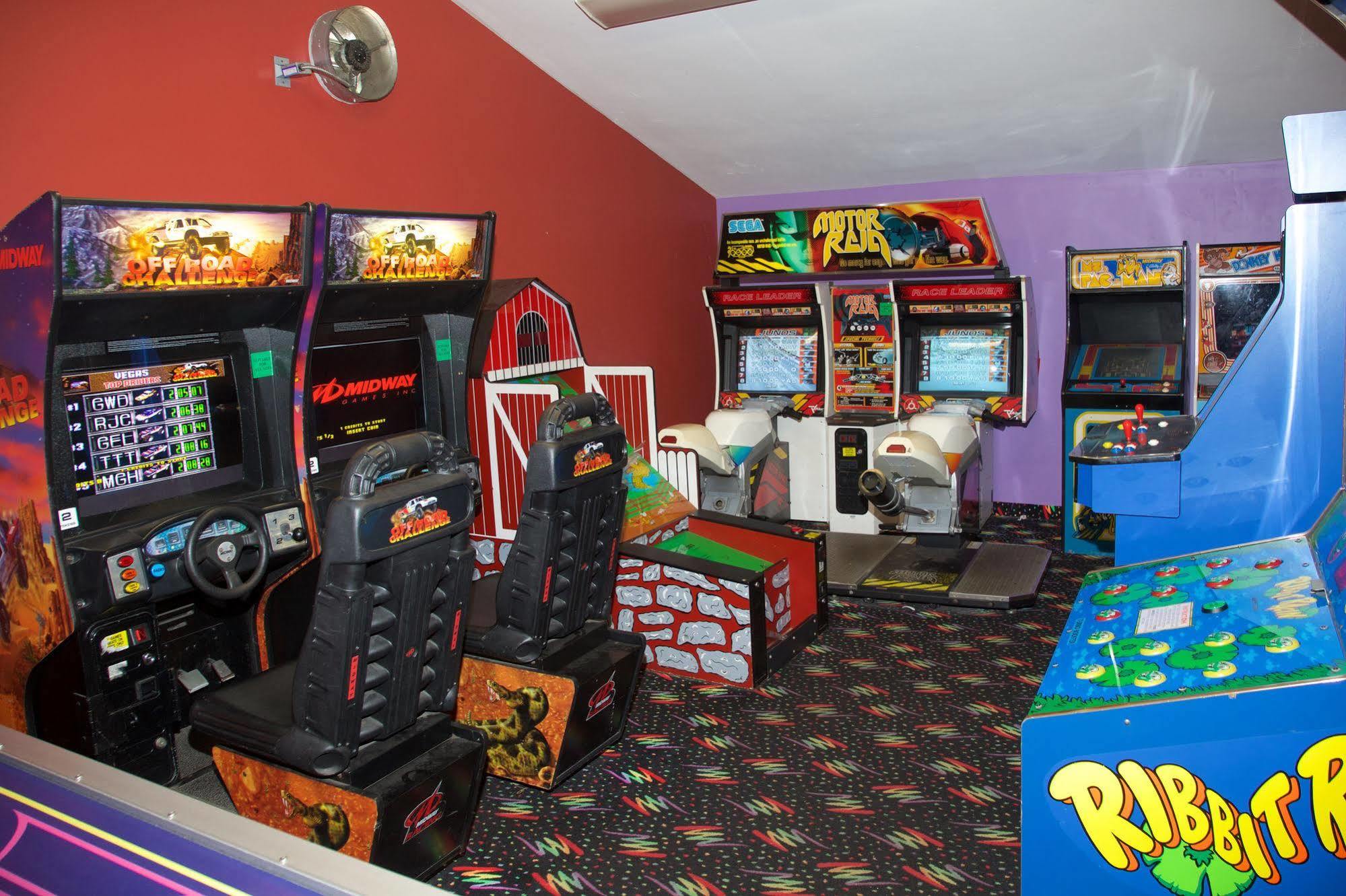 Holiday Hill Inn & Suites Dennisport Esterno foto