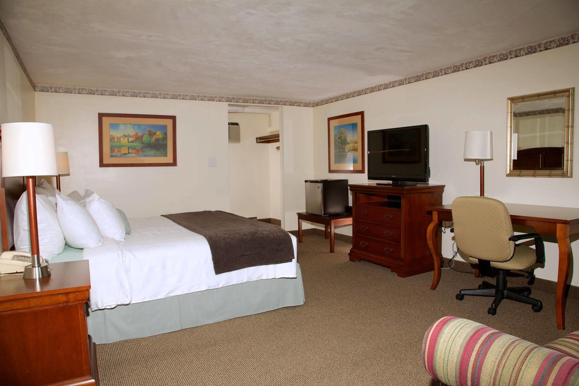 Holiday Hill Inn & Suites Dennisport Esterno foto