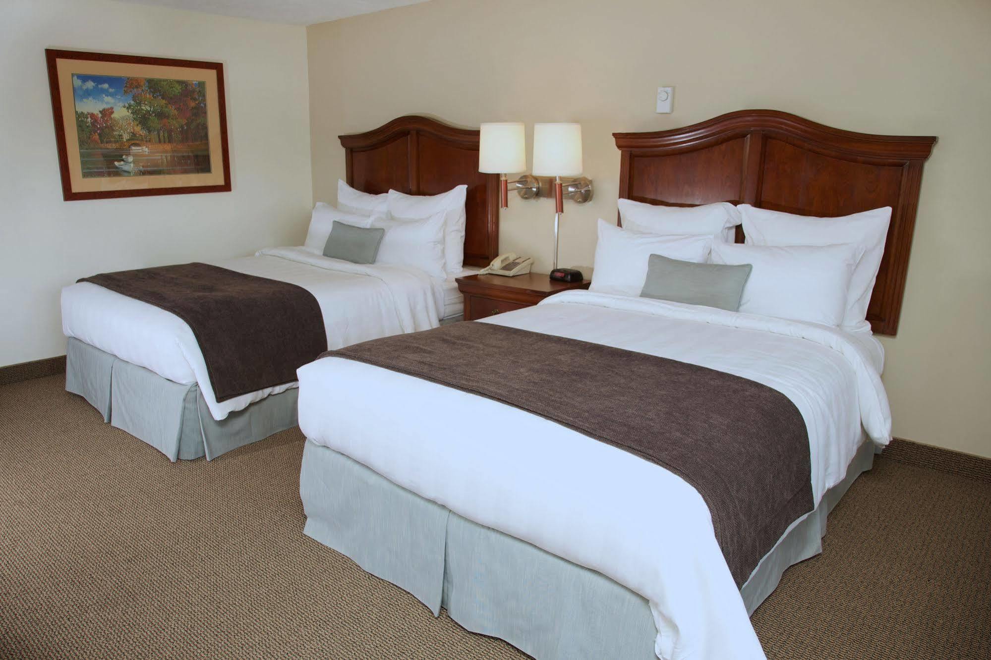 Holiday Hill Inn & Suites Dennisport Esterno foto