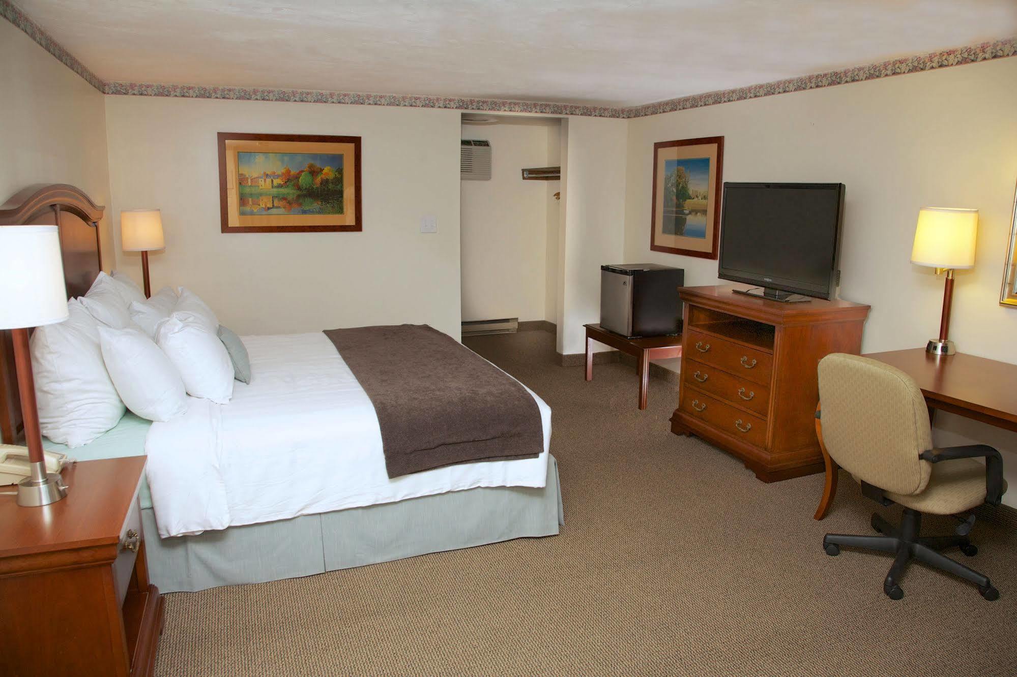 Holiday Hill Inn & Suites Dennisport Esterno foto