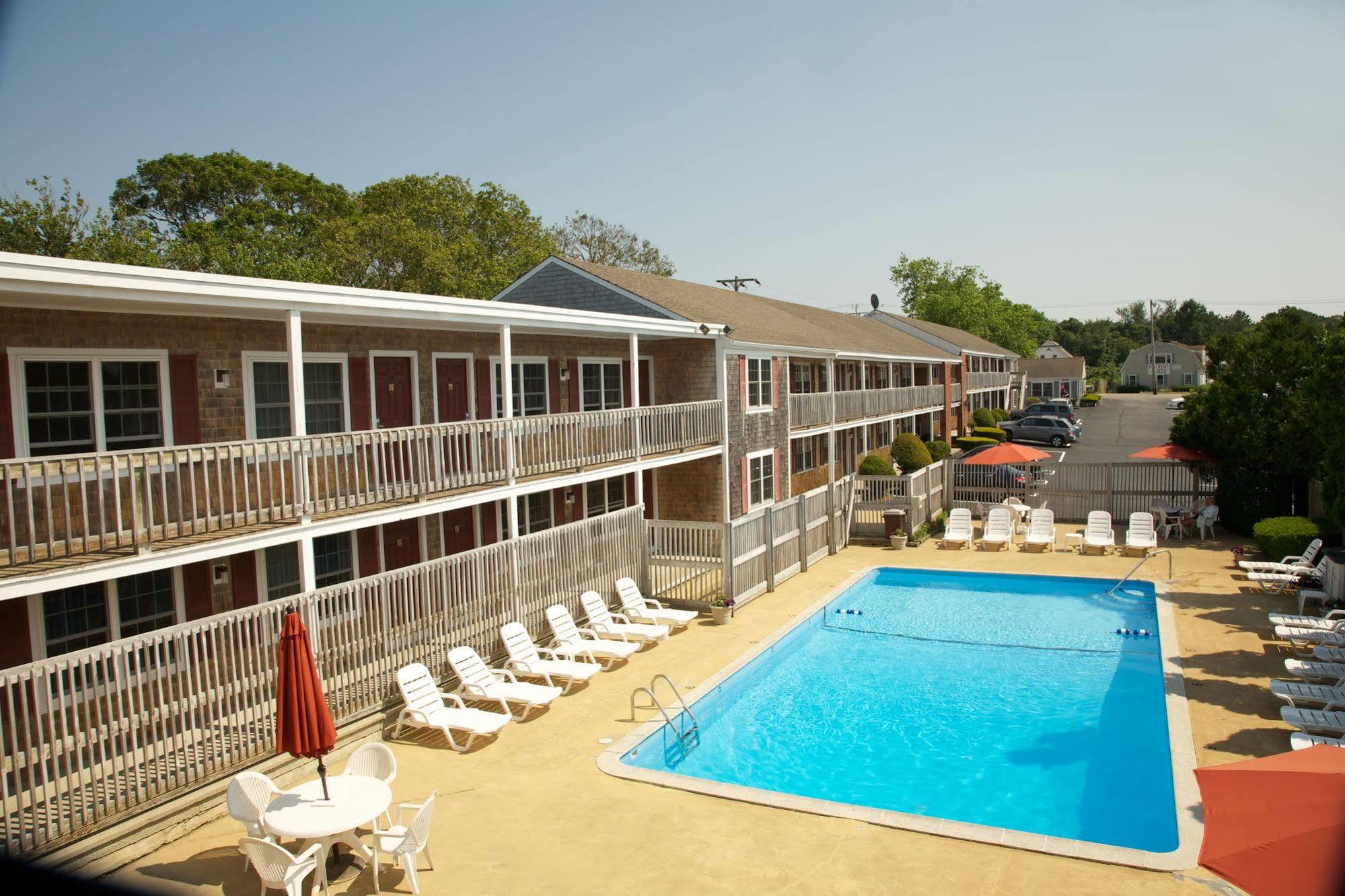Holiday Hill Inn & Suites Dennisport Esterno foto