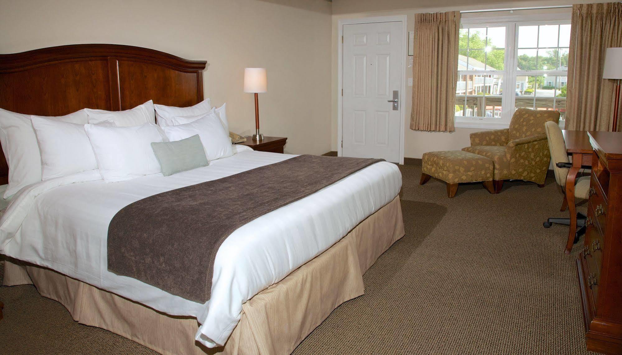 Holiday Hill Inn & Suites Dennisport Esterno foto