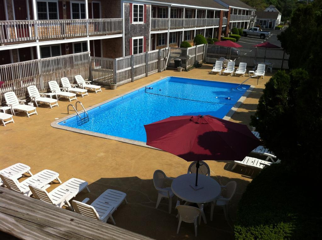 Holiday Hill Inn & Suites Dennisport Esterno foto