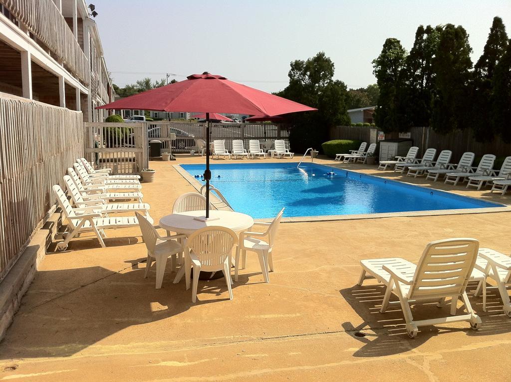 Holiday Hill Inn & Suites Dennisport Esterno foto
